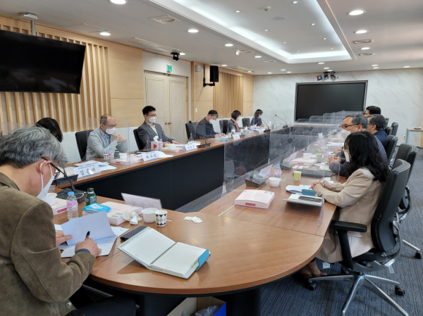 지난 4일 교내 대학본부에서 한남대학교, 대전광역시와 함께 대전시 기업-대학 현장실습 및 취업 연계방안 마련을 위한 관․학 협력 협의회 개최 모습