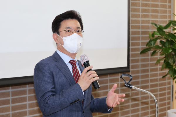  8일 대전대학교에서 대전시환경보건센터 개소식에 참석한 허태정 시장의 축사 모습