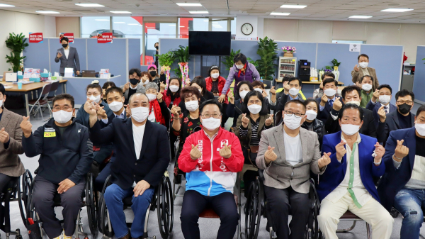 대전지역에서 활동하고 있는 장애인 체육계 인사들이 국민의힘 이장우 대전시장 예비후보 지지를 선언했다.