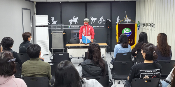 서철모 대전서구청장 예비후보가 8일 대전서구체육회와 간담회를 진행하고 있다.