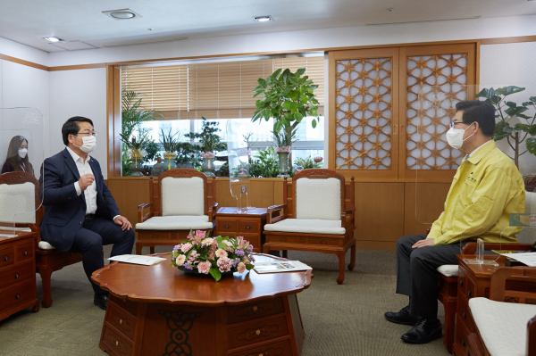 도비 확보를 위한 면담 장면