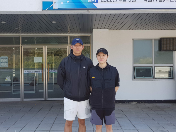 공단선수단 제주한라배수영대회 (좌측부터 조재현 수영감독, 고미소 선수)