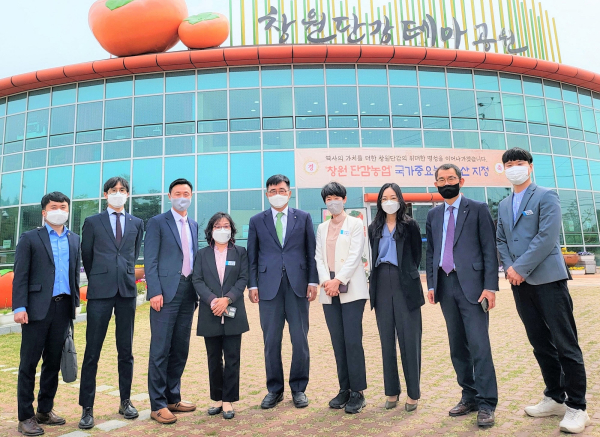 한국농수산식품유통공사 김춘진 사장(우측 5번째)