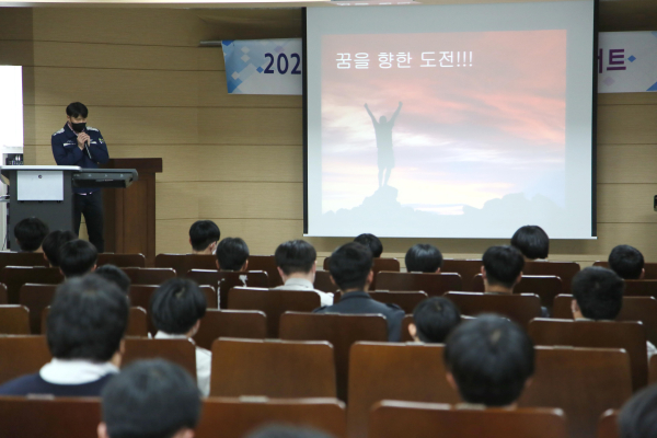 지난 18일 합덕제철고에서 일일 교사특강 모습