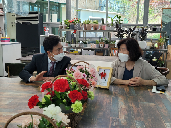 국민의힘 김태흠 충남지사 예비후보는 20일 천안 소재 장애인보호작업장을 방문했다.