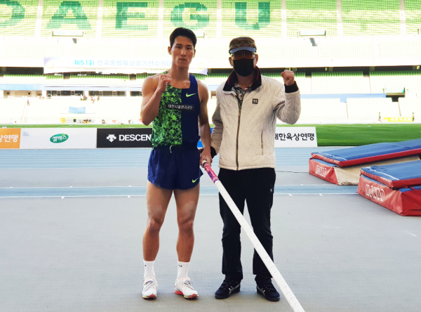 좌측부터 한두현 육상감독, 박창규 육상감독