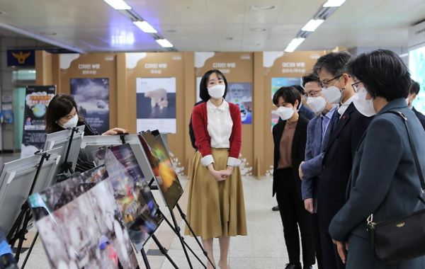 이달 28일까지 대전도시철도 시청역에서 ‘기후변화 사진전’ 이 개최된다.