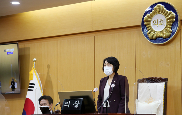 서산시의회, 제274회 임시회 개회사하는 이연희 의장 모습