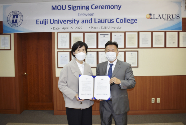 [좌부터] 홍성희 을지대학교 총장, 데이비드 안 미국 로리스 대학 총장