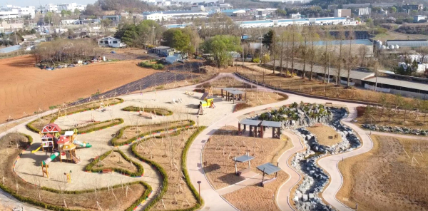 방문자센터 숲놀이터 및 생태도랑(천안시청 제공)