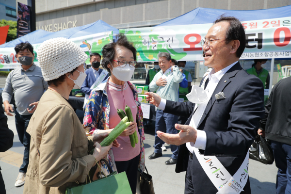 행사에 참여한 박상돈 천안시장