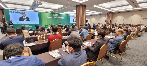 심포지엄에는 한국, 미국, 영국, 스웨덴 등 세계 10개국 100명이 참가했다