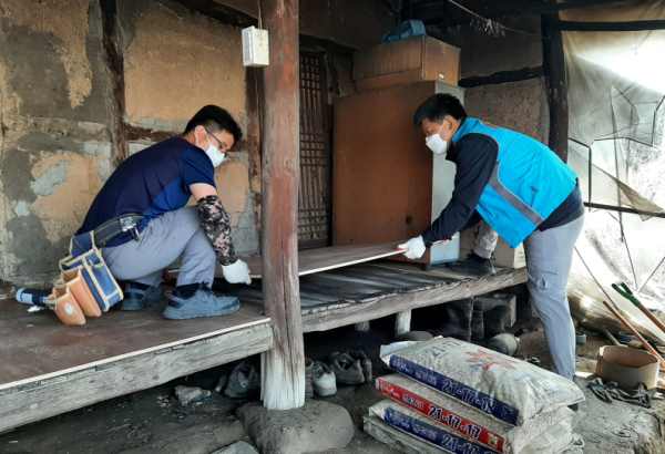 농어촌公 부여지사, 부여군(읍사무소)와 함께 주거환경개선 행복충전활동 모습 실시