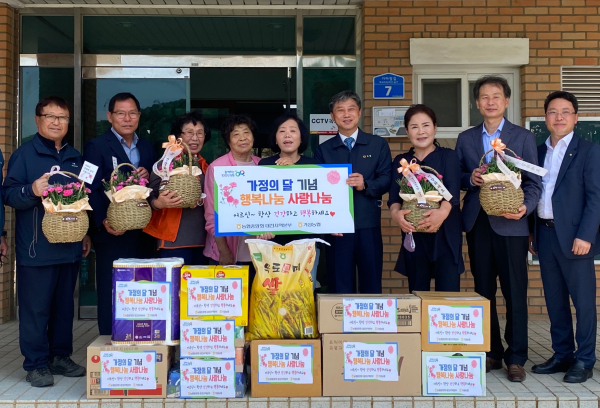 산직동 어르신에 어버이날 맞아 카네이션 및 생필품 등 전달