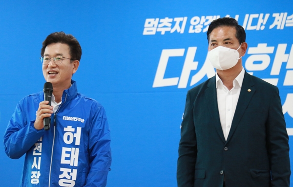 더불어민주당 허태정 대전시장 예비후보(왼쪽)와 박영순 국회의원.