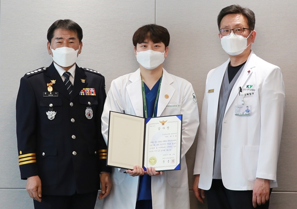 허인호 전공의(가운데)