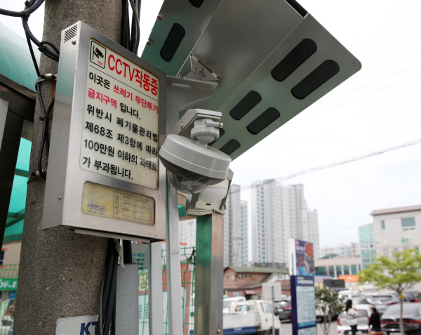 태안읍에 설치된 불법투기 단속 CCTV 모습.