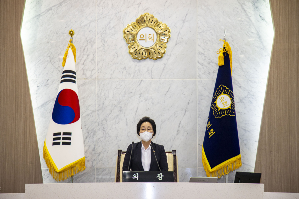 당진시의회가 10일 제93회 임시회를 개회하고 의장에 양기림 의원을 선출했다.