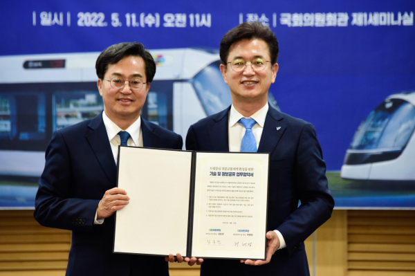 더불어민주당 허태정 대전시장 후보와 김동연 경기지사 후보는 11일 국회에서 트램 중심 대중교통체계 완성을 위한 업무협약을 체결했다.
