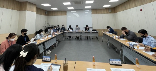 협업과제 간담회 장면