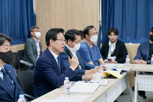 간담회를 진행하는 양승조 충남도지사 후보