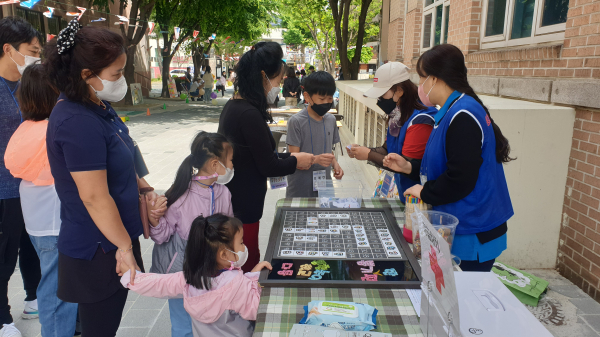 5월 가정의 달 맞아,조부모, 부모, 손자녀 3대가 함께하는 세대공감 체험프로그램 진행 모습