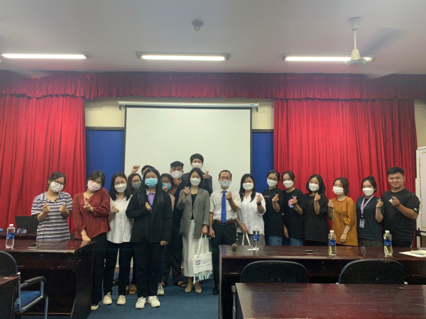 호치민교육대와 업무협약후 단체사진 촬영