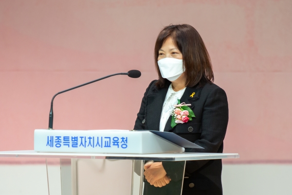 16일 열린 제6대 신임 부교육감 부임식에서 최은희 부교육감이 인사말을 하고 있다.