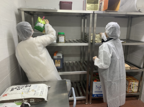 학교급식점검단 활동 모습