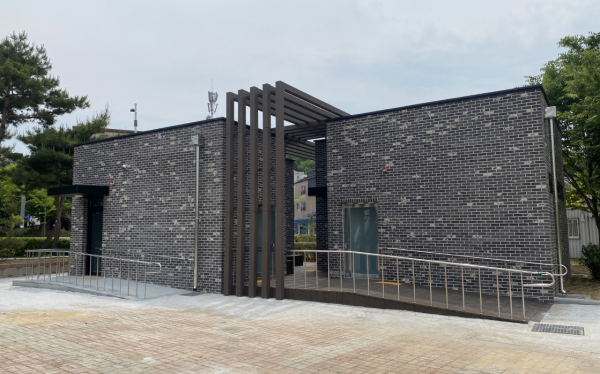 새로 신축된 청수2공원 화장실 전경