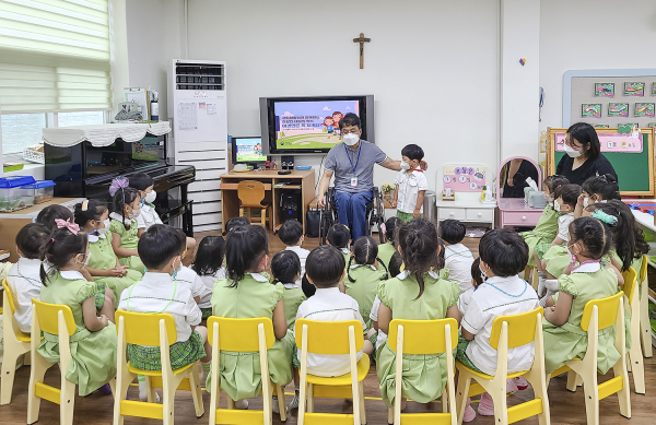지난해 5월 천사유치원을 대상으로 추진된 후천적 장애 발생 예방 교육 모습