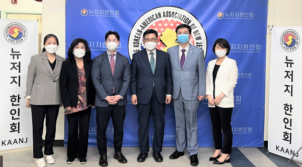 간담회 사진 * 한국농수산식품유통공사 김춘진 사장(우측 3번째), 이창헌 뉴저지한인회장(좌측 3번째)