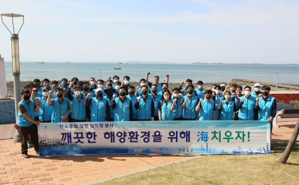 지난 24일 송악읍 안섬포구 일대에서 해양환경정화 활동을 실시 모습