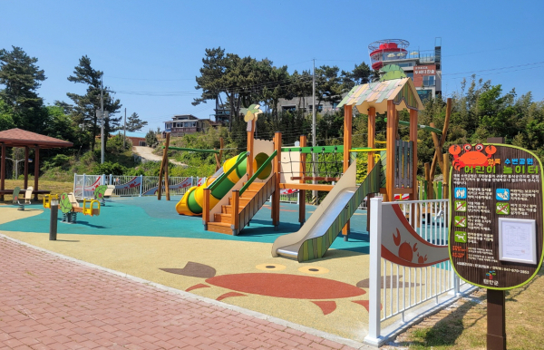 영목 수변공원 어린이 놀이터 모습