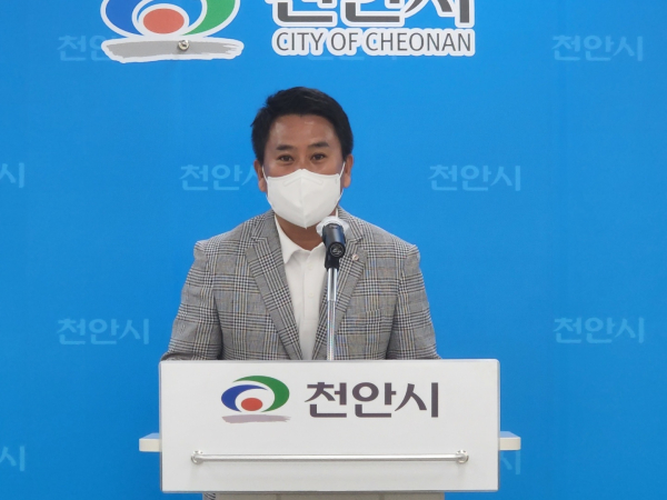 김지철 후보 지지선언을 하는 이규섭 준비위원장