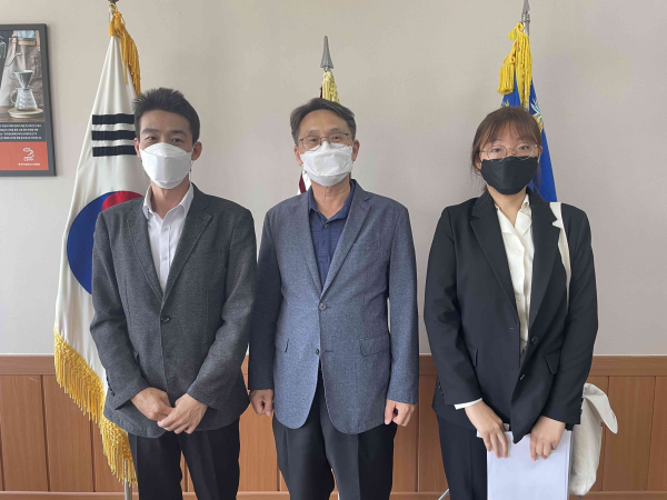 한국기상산업기술원 국가지진계검정센터 이수영 센터장과 간담회 후 기념사진