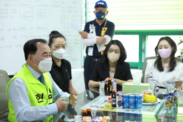 공주 지역 학부모와 간담회를 하는 김지철 후보