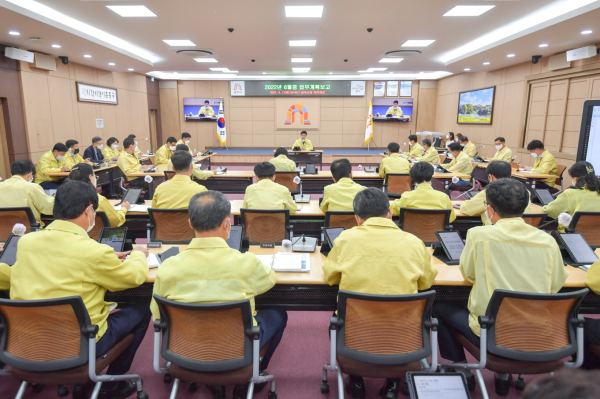 공주시 6월중 업무계획보고회 주재중인 김정섭 시장