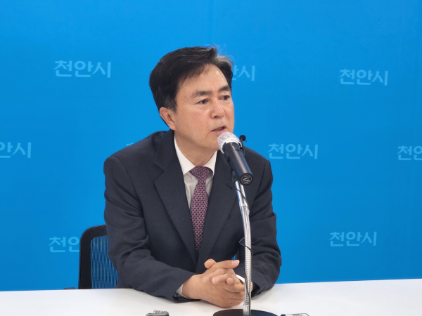 천안·아산지역 공약을 발표하는 김태흠 충남도지사 예비후보<br>
