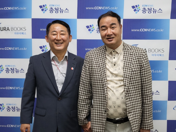 (왼쪽부터)서철모 대전 서구청장 당선인, 충청뉴스 김거수 대표.