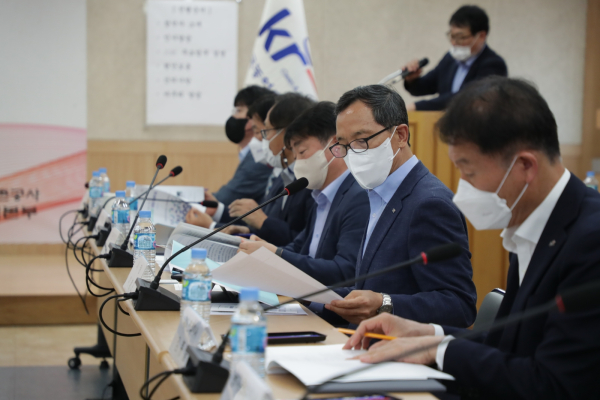 이병호사장은 9일 열린 농어민단체장 소통간담회에서 농어민의 의견을 폭넓게 청취하고 가감없이 소통해 공사경영에 반영하겠다고 말했다.