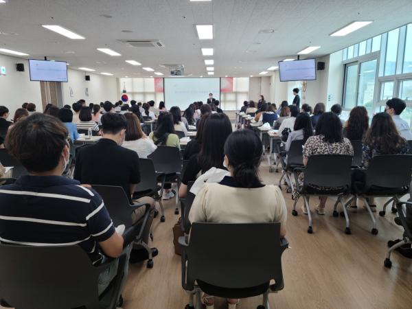 지난 9일 천안시종합복지관 강당에서 민관 통합사례관리 담당자들의 역량 강화를 위한 ‘정신질환 사례관리 교육’ 진행