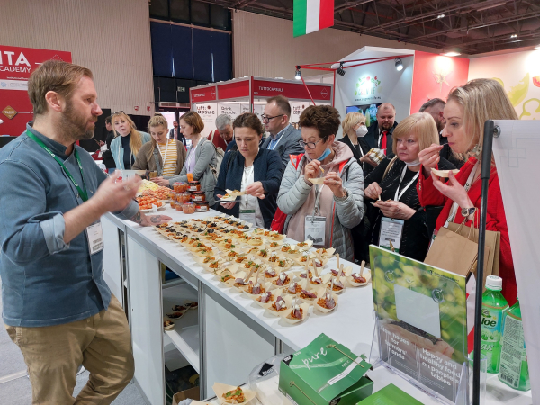 폴란드 바르샤바 국제식품박람회 한국관 현장 사진
