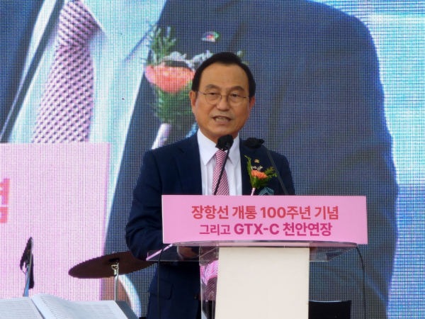 축사를 하는 박상돈 천안시장