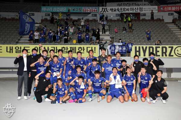 충남아산FC 경기 모습