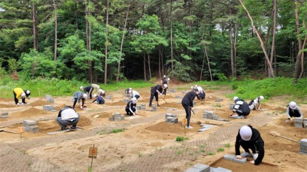 조경실습장 조경학과 4학년재학생들이 NCS기반과정평가형 조경기사 취득 대비 실습수업 진행