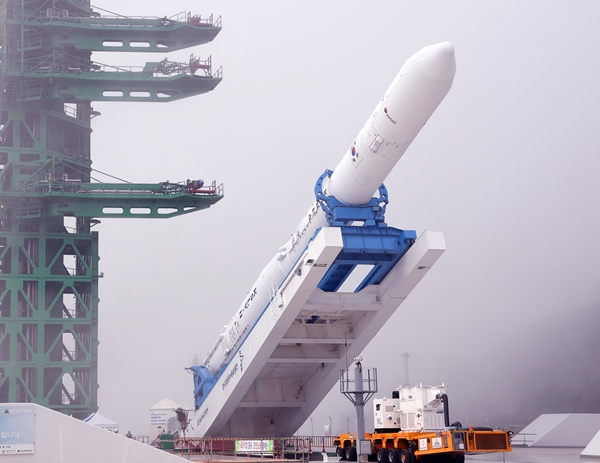 20일 누리호가 발사대에서 기립하고 있다. / 한국항공우주연구원 제공