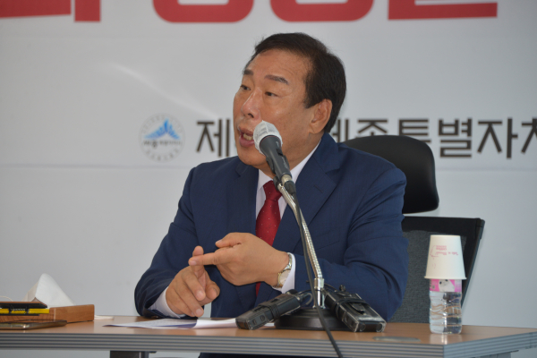 브리핑 하는 최민호 세종시장 당선인