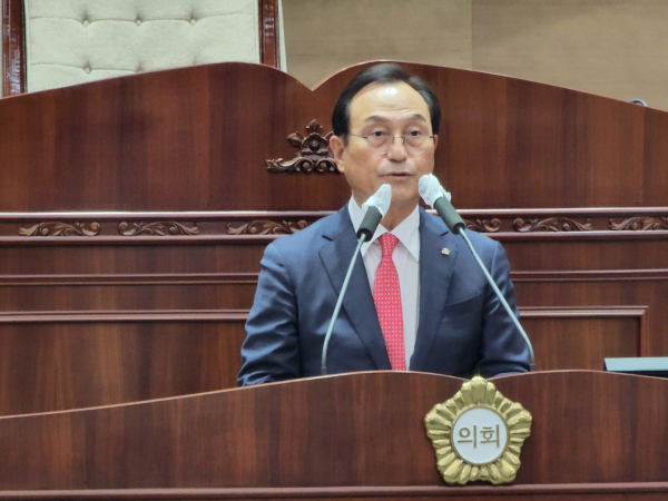 송별인사를 하는 박상돈 시장