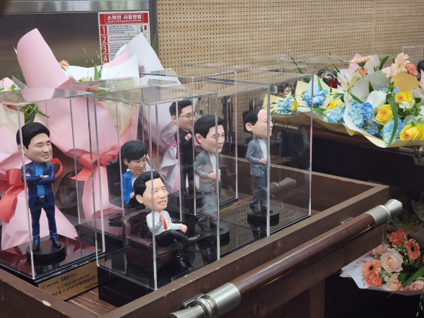 8대 의원들을 위해 의회에서 준비한 선물/박동혁 기자